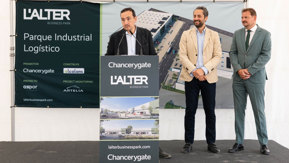 Felipe Lainez, Development Director Spain de Chancerygate, Alberto Primo Ll�cer, alcalde de Alc�sser y Vicente Zaragoz� Alberola, alcalde de Silla...