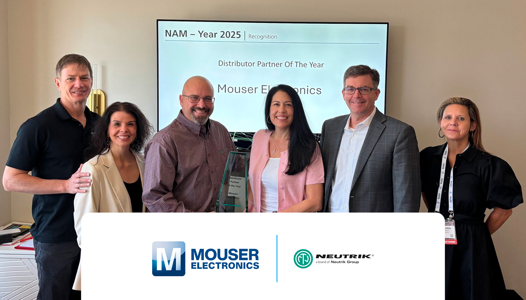 Representantes de Mouser Electronics y Neutrik Americas durante la entrega de los premios Distributor Partner of the Year y Top Revenue Partner of...