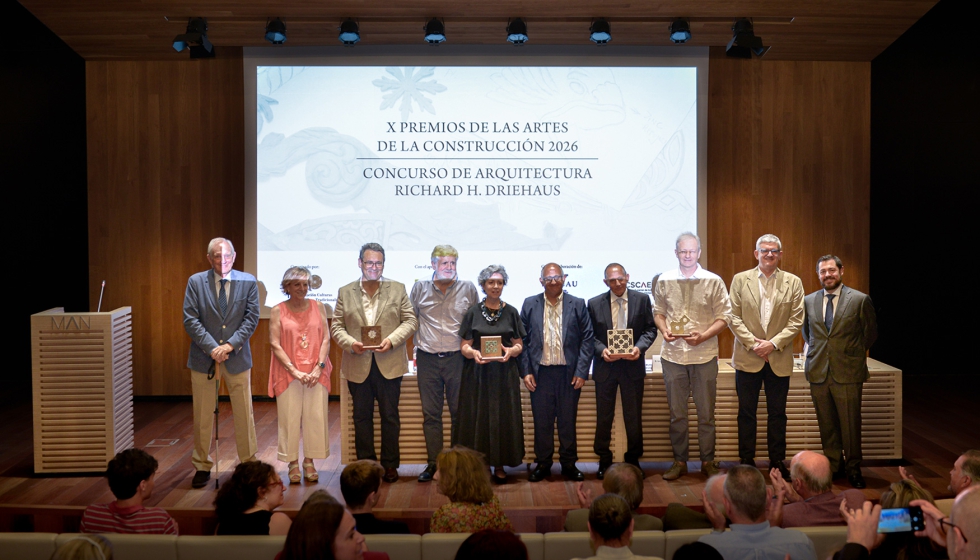 Foto de familia de los ganadores de los Premios Richard H. Driehaus de las Artes de la Construcci�n 2026