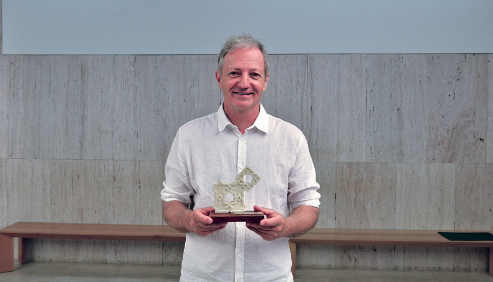 Ga�tan Chapel con el Premio Rodrigo de la Torre