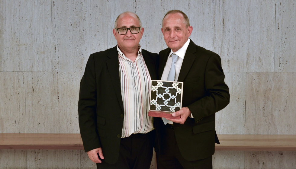 El equipo de Empedrados Los Picantes con el premio en la categor�a de otros trabajos de la construcci�n tradicional