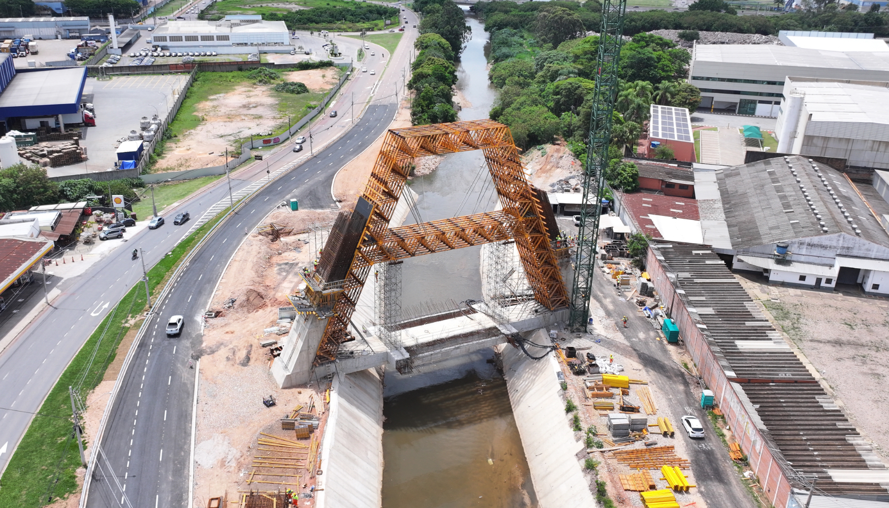 Soluciones modulares ULMA en la construcci�n del puente de Jundia�