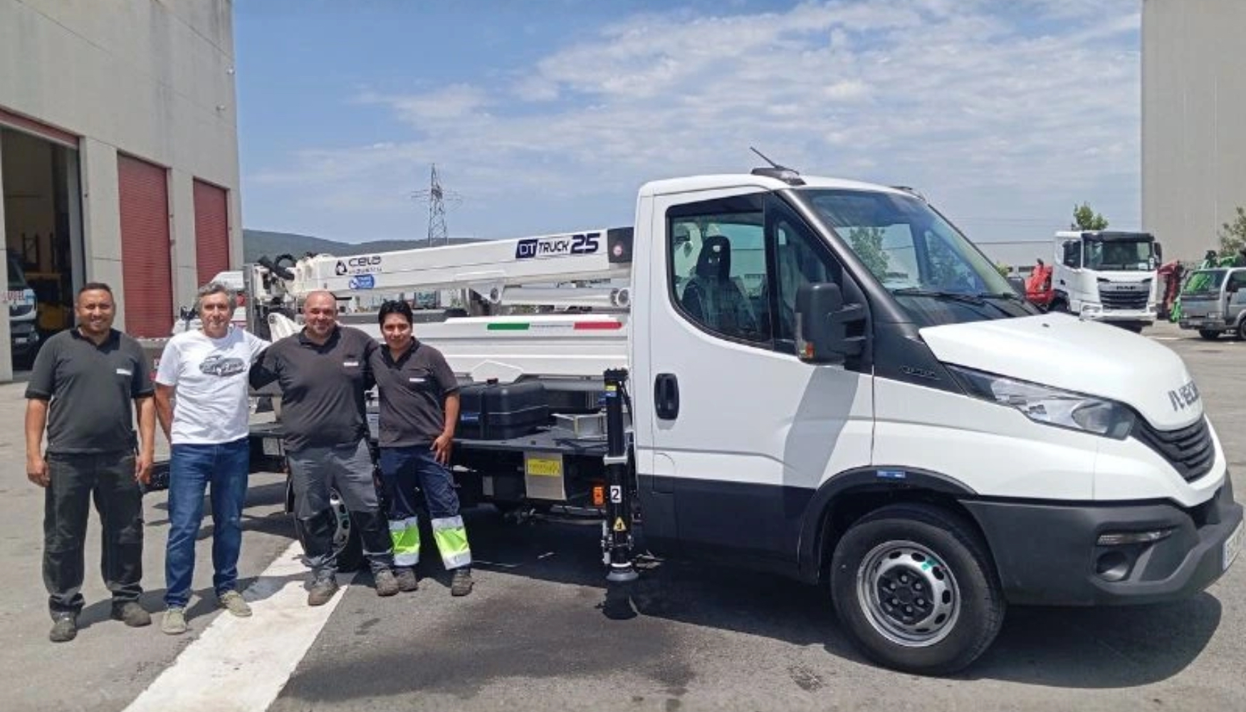 Entrega a Prosertek de la plataforma a�rea Cela DT25