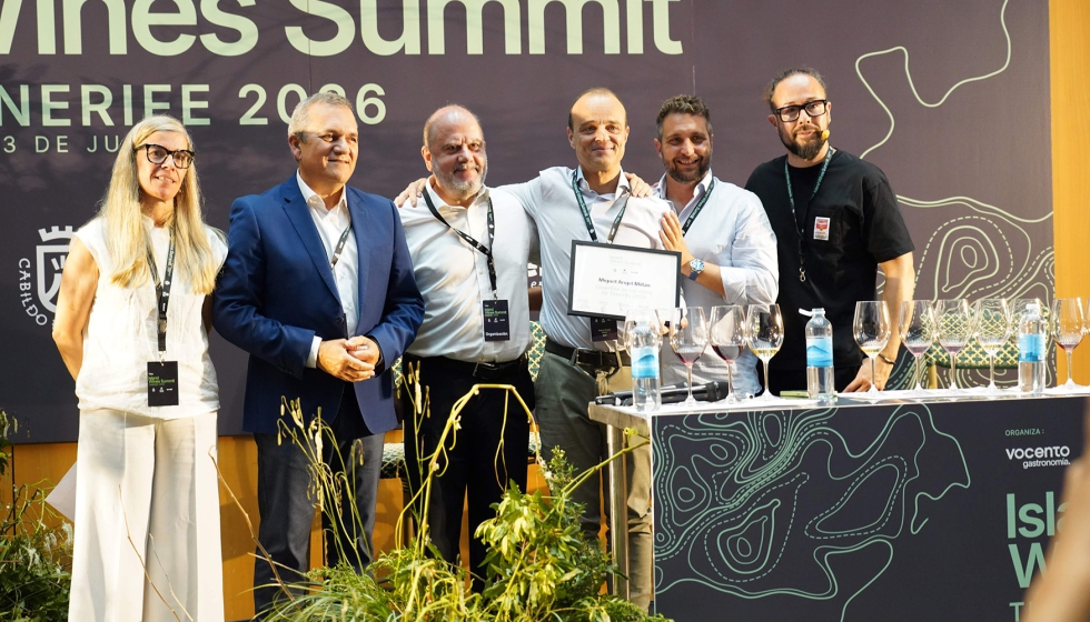 El reconocido sumiller madrile�o recibi� este reconocimiento creado para distinguir a los mejores embajadores internacionales de los vinos de...