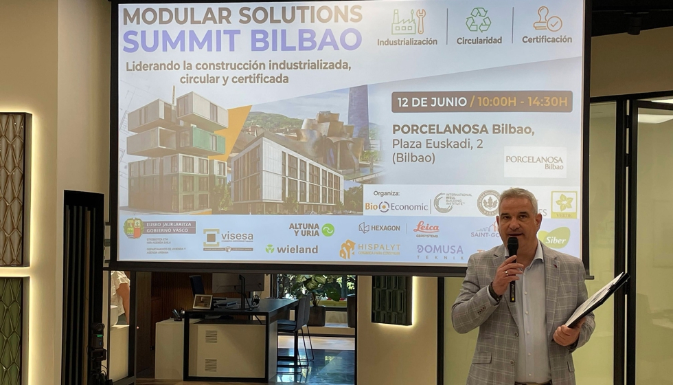 Victor Bejerano, gerente de Porcelanosa Cantabria - Vizcaya � Burgos, durante su intervenci�n