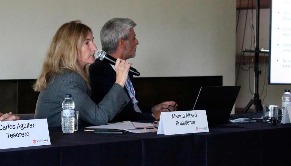 Marina Altay�, presidenta de Graphispack Asociaci�n, durante su intervenci�n