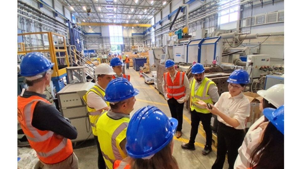 Os parceiros visitam as instala��es de fundi��o e processamento do BCAST na Universidade Brunel de Londres...