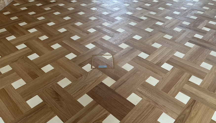 Se prest� especial atenci�n a garantizar que las instalaciones empotradas en el suelo se integraran a la perfecci�n en el dise�o de la instalaci�n...