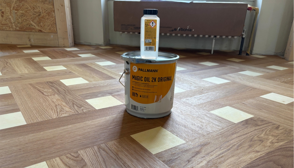 Para el acabado final de la superficie de roble, los responsables del proyecto eligieron Magic Oil 2K-Original...