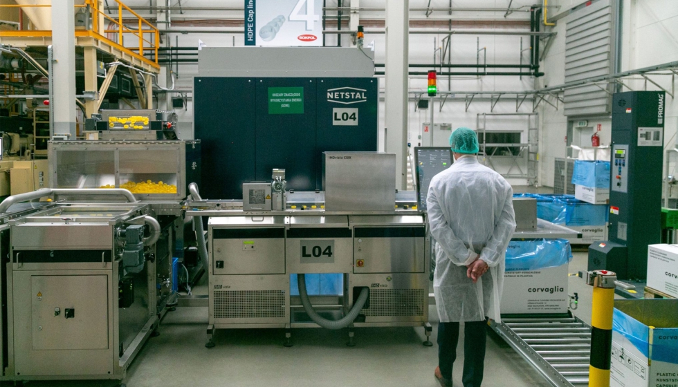 La soluci�n instalada en Sokpol est� basada en una inyectora h�brida Elion 3200 de Netstal equipada con un molde de 48 cavidades de Corvaglia...