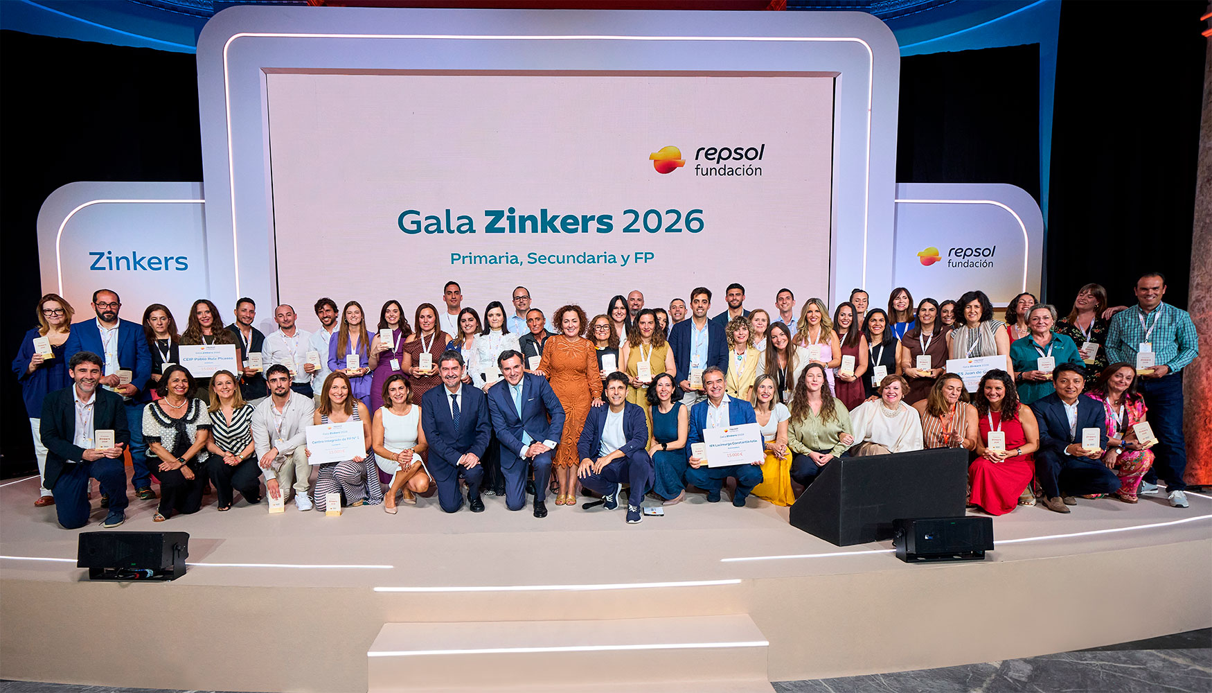Foto de familia de los premiados Premios Zinkers 2026