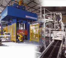 Gripper system takes long-fiber-reinforced plasticized material and the handling robot transfers it to the press