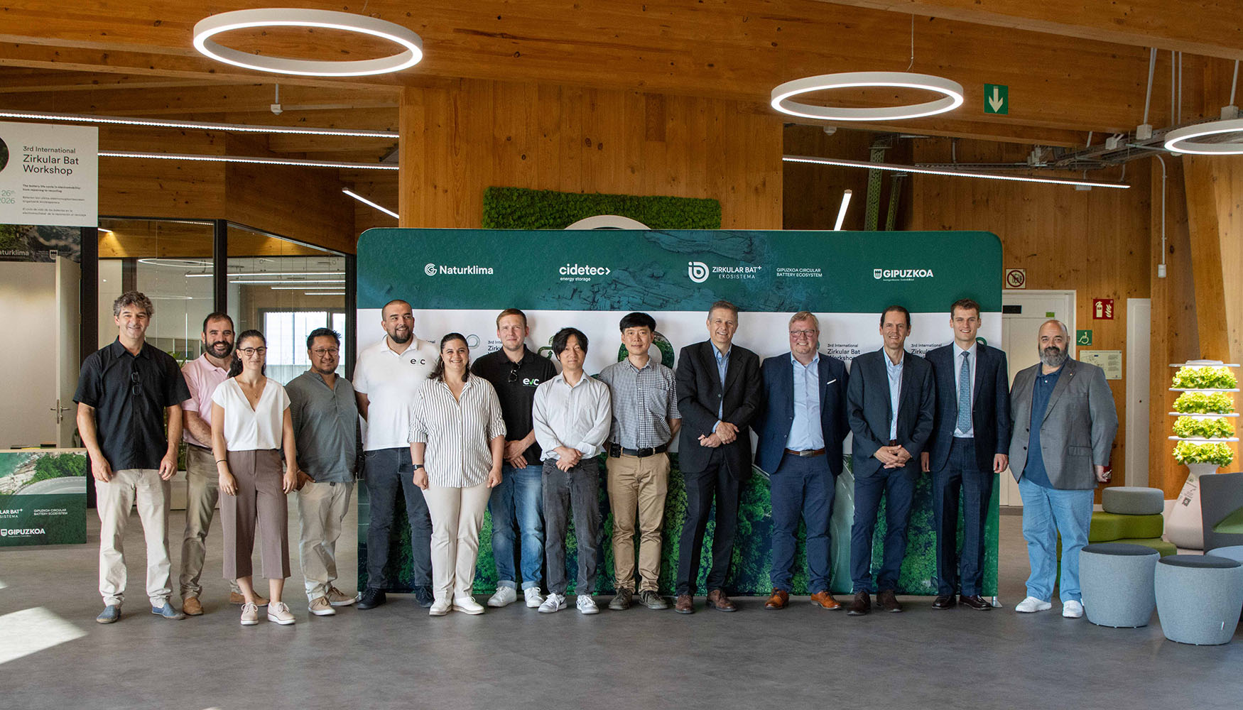Representantes de BMW, Benchmark Mineral Intelligence, Cylib, EV Clinic, POEN Europe y Leitat compartieron las �ltimas innovaciones en reparaci�n...
