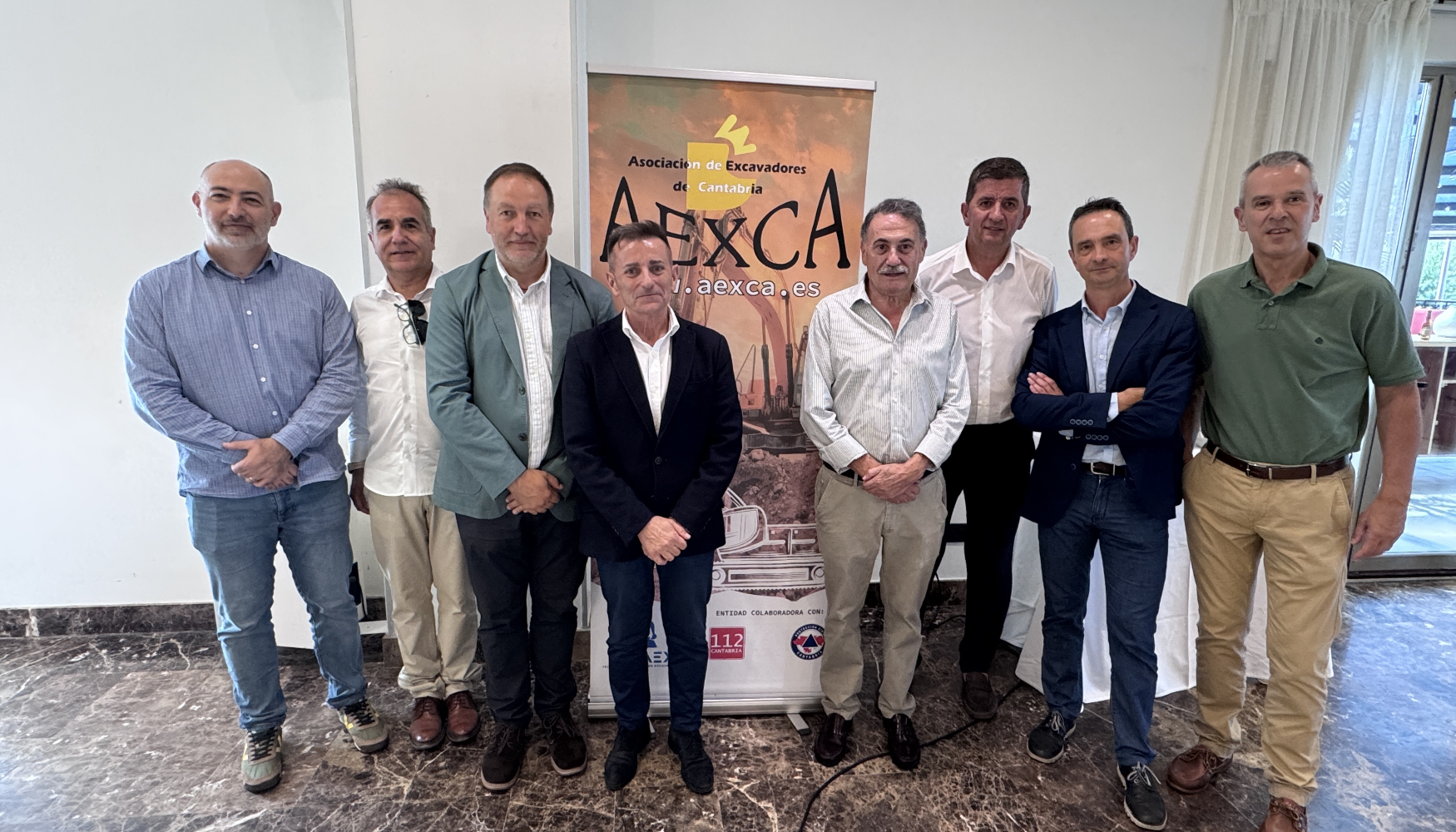 Foto de familia con los asistentes de FENAEX...