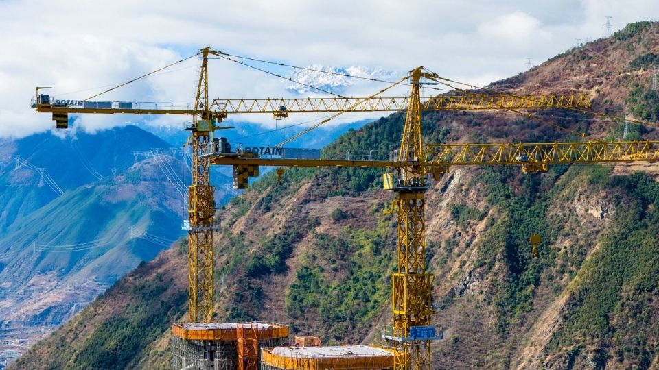 A grua Potain MC 480 destaca-se pelo seu design duradouro e pelas reduzidas necessidades de manuten��o
