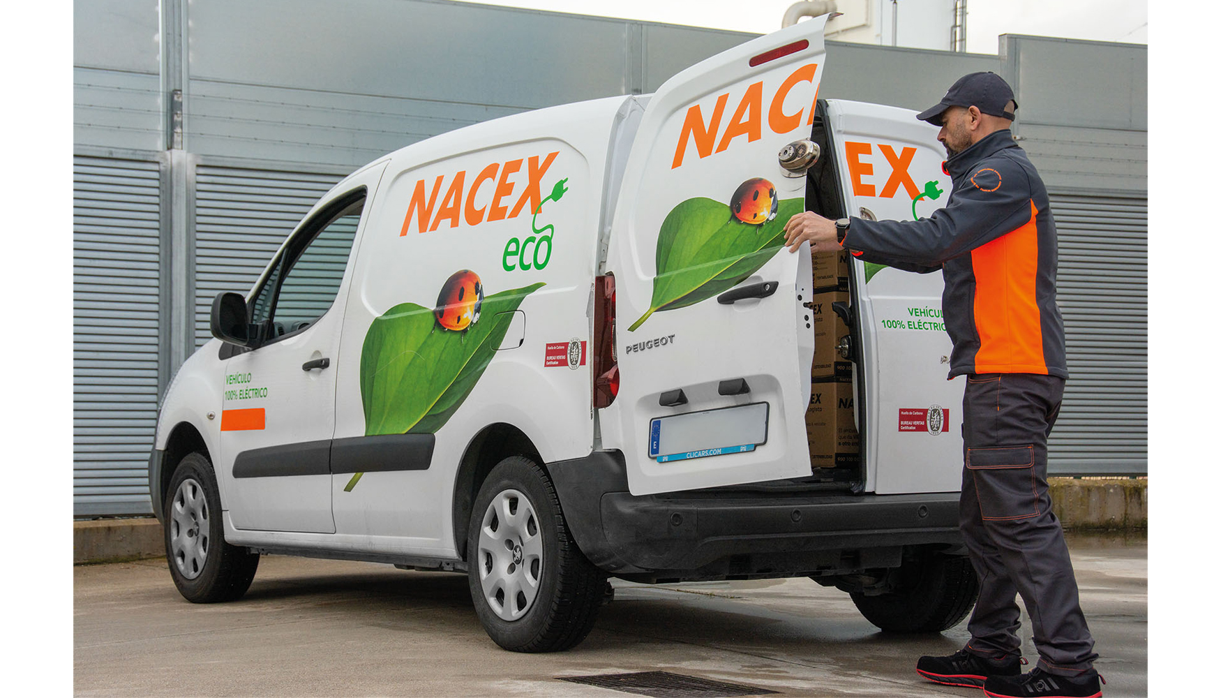 Desde 2018, la campa�a de NACEX �Donar un tap�n, un gran gesto solidario� ha recogido m�s de 165 toneladas de tapones de pl�stico...