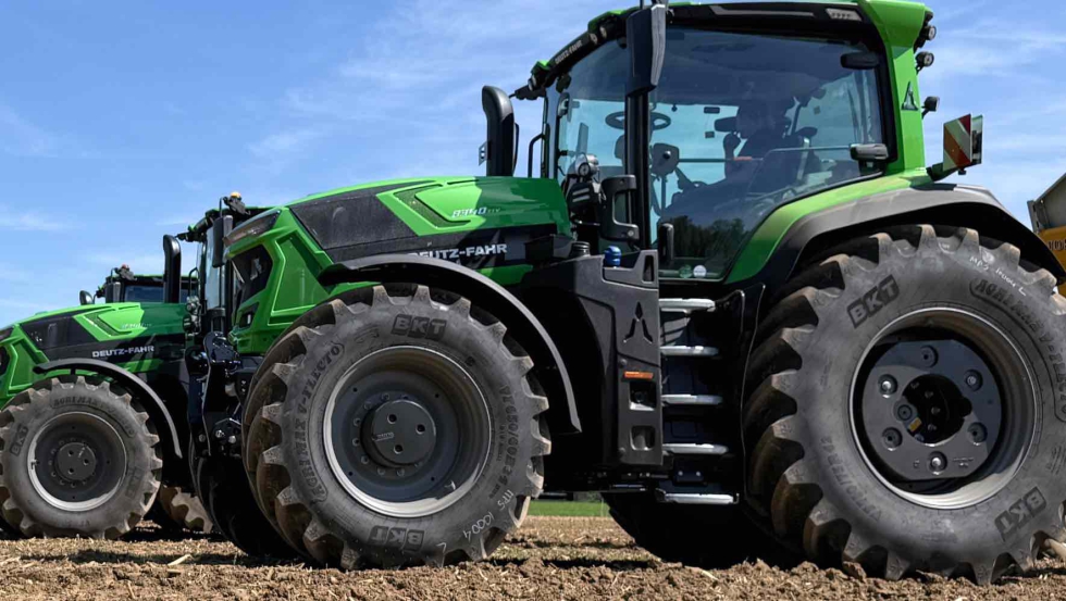 Neum�ticos BKT en la Serie 8 de Deutz-Fahr