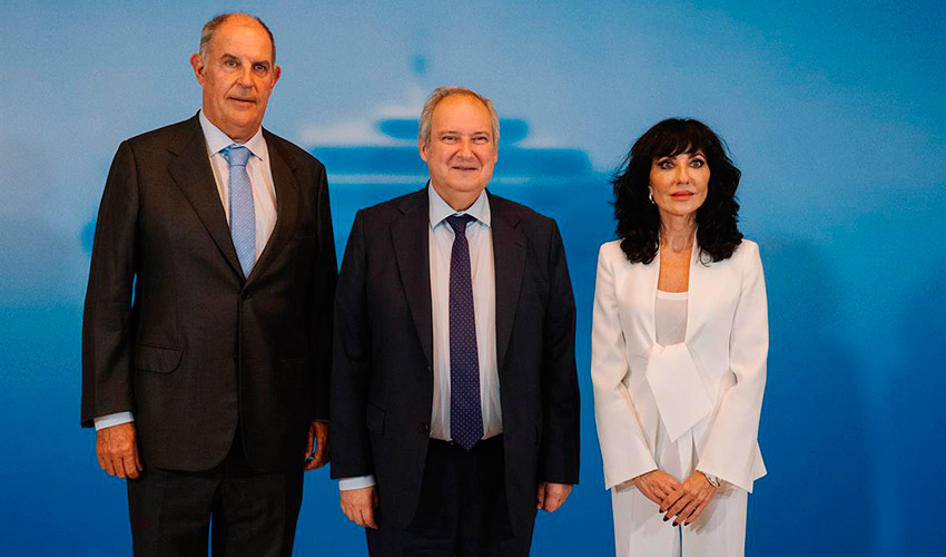 El minsitro de Industria y Turismo, Jordi Hereu, junto a �lvaro Platero, presidente de Pymar, y Almudena L�pez del Pozo, consejera delegada de Pymar...