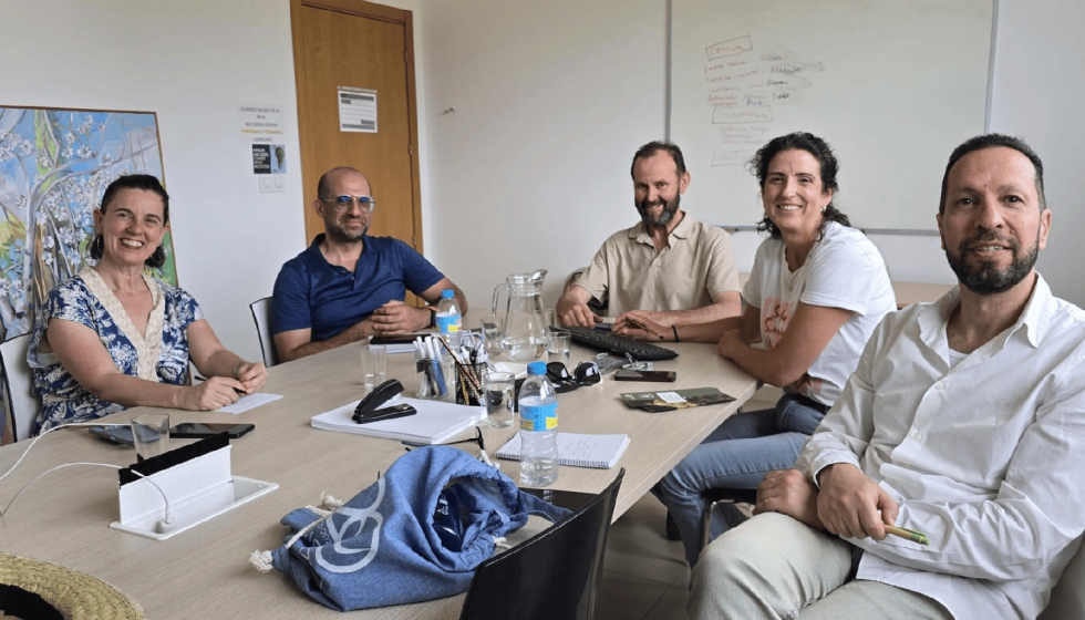 La visita comenz� en una finca ecol�gica gestionada por Sebasti�n Hevilla, gerente del Grupo de Desarrollo Rural (GDR) Valle del Guadalhorce...