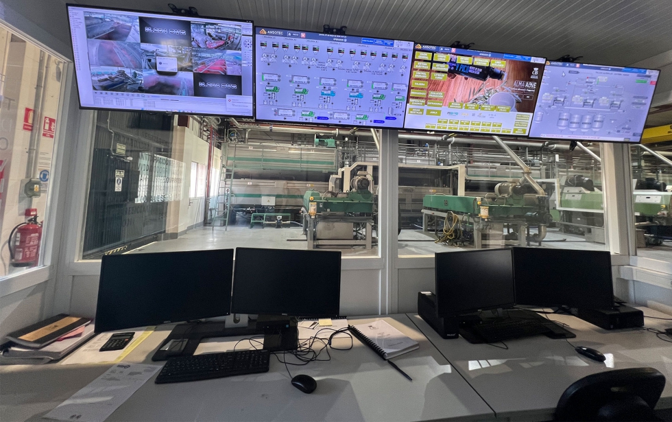 Sala de control de la almazara Benal�a de las Villas