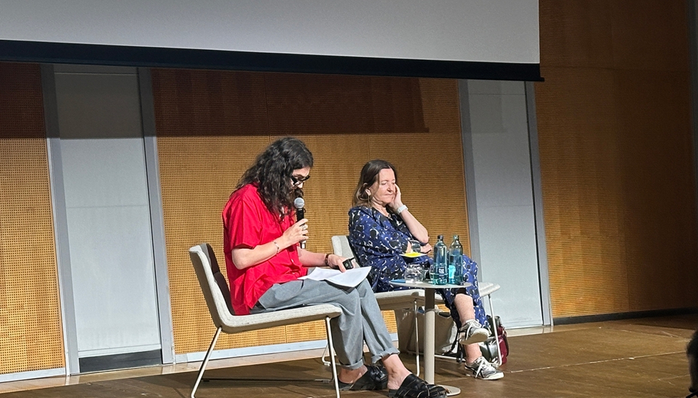 Beatriz Colomina durante su disertaci�n sobre c�mo las bacterias y sus consecuencias pand�micas han reordenado durante la historia nuestra forma de...