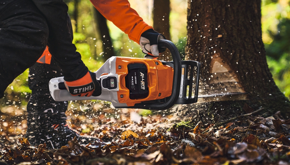 Con el cargador r�pido port�til AL 1802 MO de STIHL, las nuevas bater�as �tabless� AP 100.0 P, AP 200.0 P, AP 300...