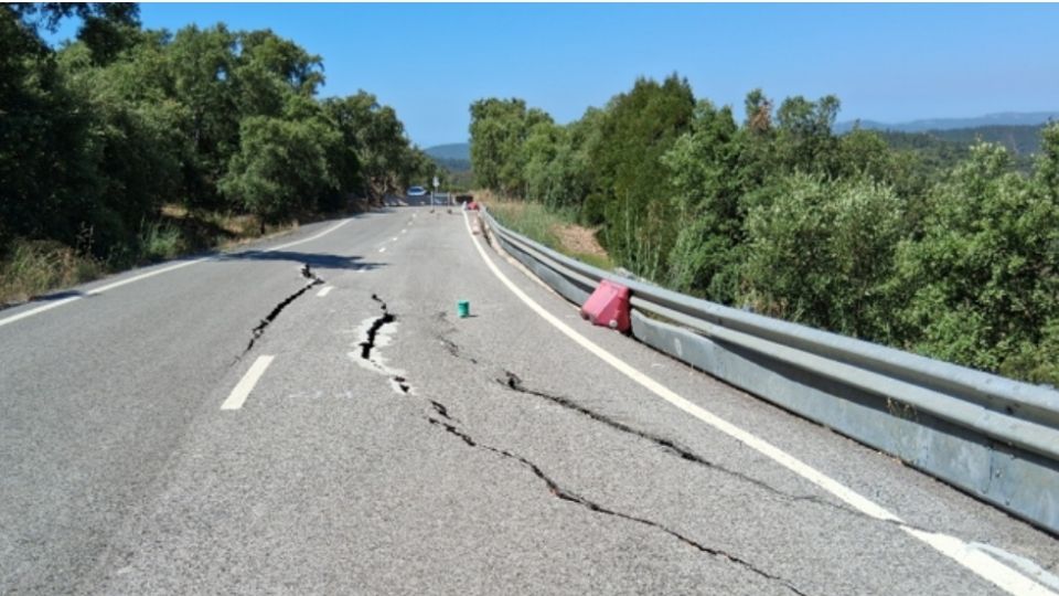 Investimento de cerca de 1,4 milh�es de euros para a estabiliza��o do aterro e reposi��o da plataforma rodovi�ria...