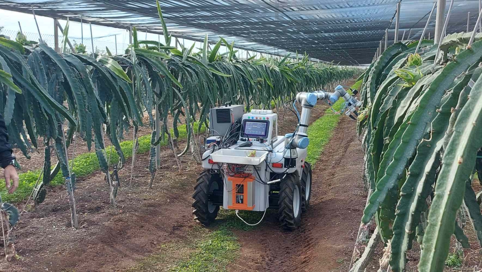 Sus creadores aseguran que Dragonbot permite recolectar la fruta en su punto �ptimo de maduraci�n, de forma aut�noma y sin da�ar la fruta...