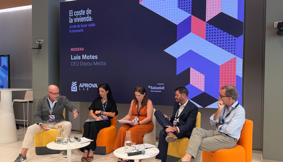 En el debate, moderado por el periodista Luis Motes, ha participado Rodolfo Godinez...