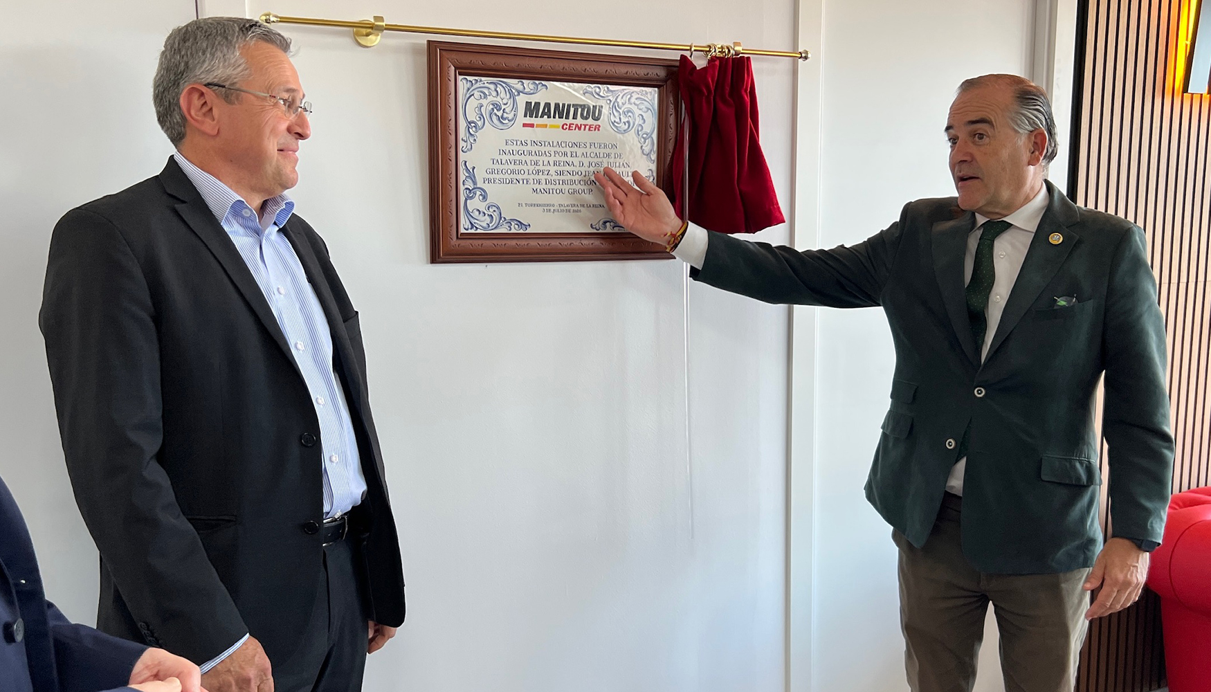 Placa conmemorativa del acto de inauguraci�n