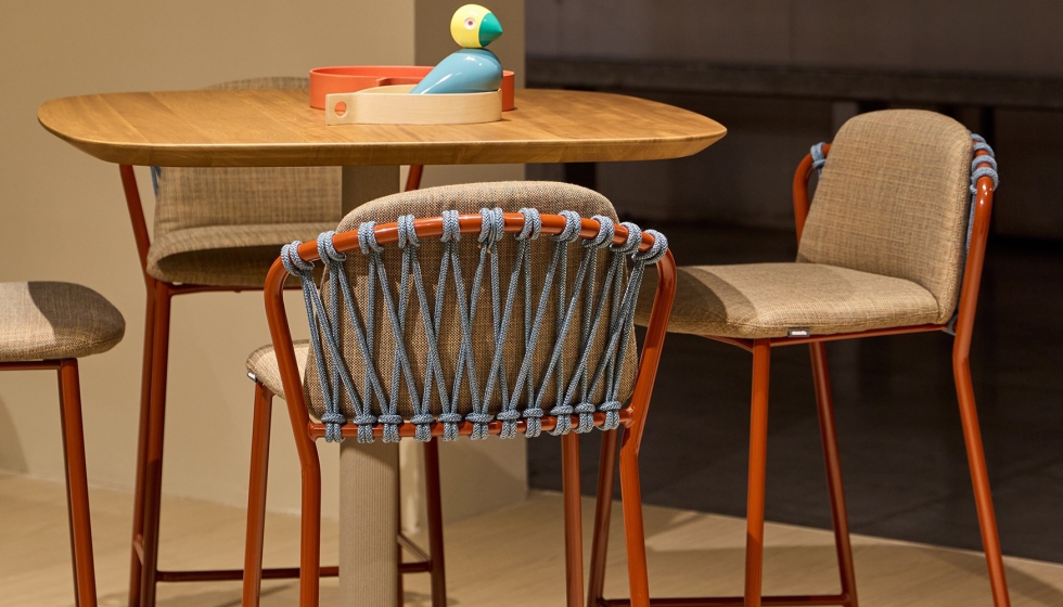 La colecci�n re�ne modelos apilables, tapizados y piezas dise�adas por estudios de prestigio, concebidas para adaptarse a distintos espacios...