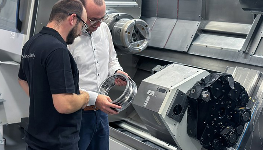 El eje principal del motor Rolls-Royce Trent 900, con un total de 8 posiciones de rodamientos de rodillos. Fabricado en m�quinas Millturn...