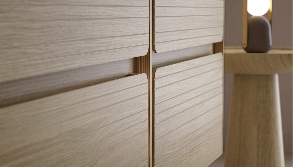 Detalle del tablero de madera marino con frisado frontal y laterales en media ca�a de Random