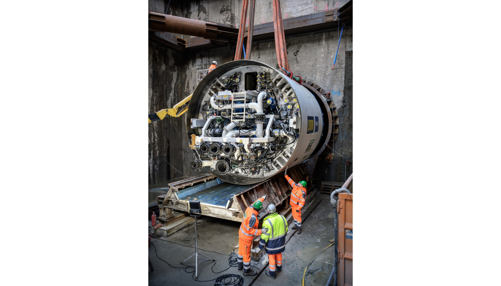 Montaje de la tuneladora en el pozo de lanzamiento. Un vistazo al interior de la tecnolog�a altamente compleja del Mixshield...