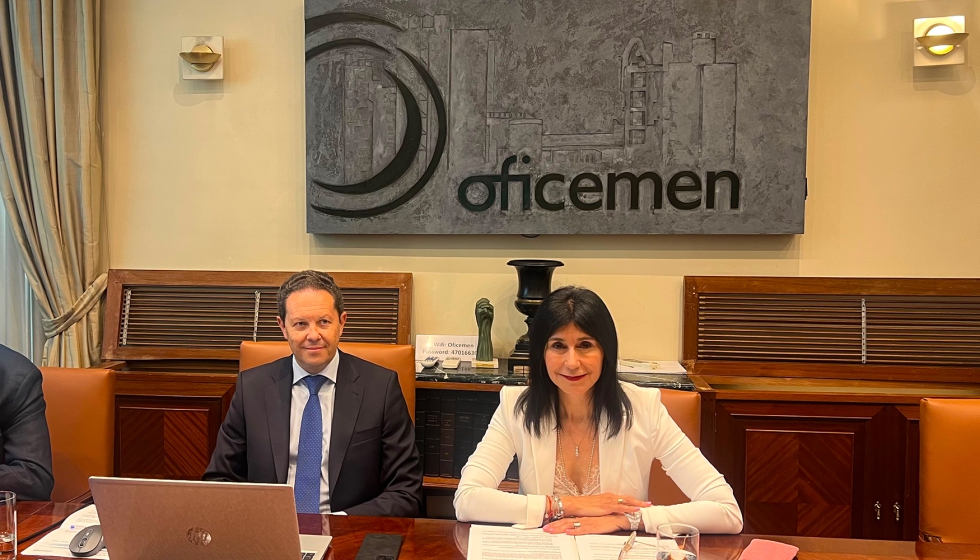 De izquierda a derecha: Ricardo de Pablos, presidente de Oficemen, y Elena Guede, directora general
