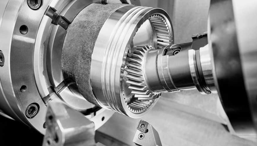 DMG MORI gearSKIVING en un centro de torneado y fresado, en el que la pieza de trabajo y la herramienta se sincronizan durante el acoplamiento...
