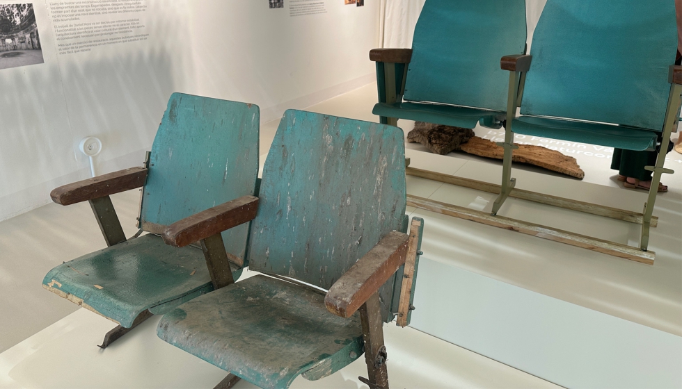 Detalle de las butacas restauradas por Batlleiroig y Daniel Mor� y dos asientos en estado original, antes de su restauraci�n...