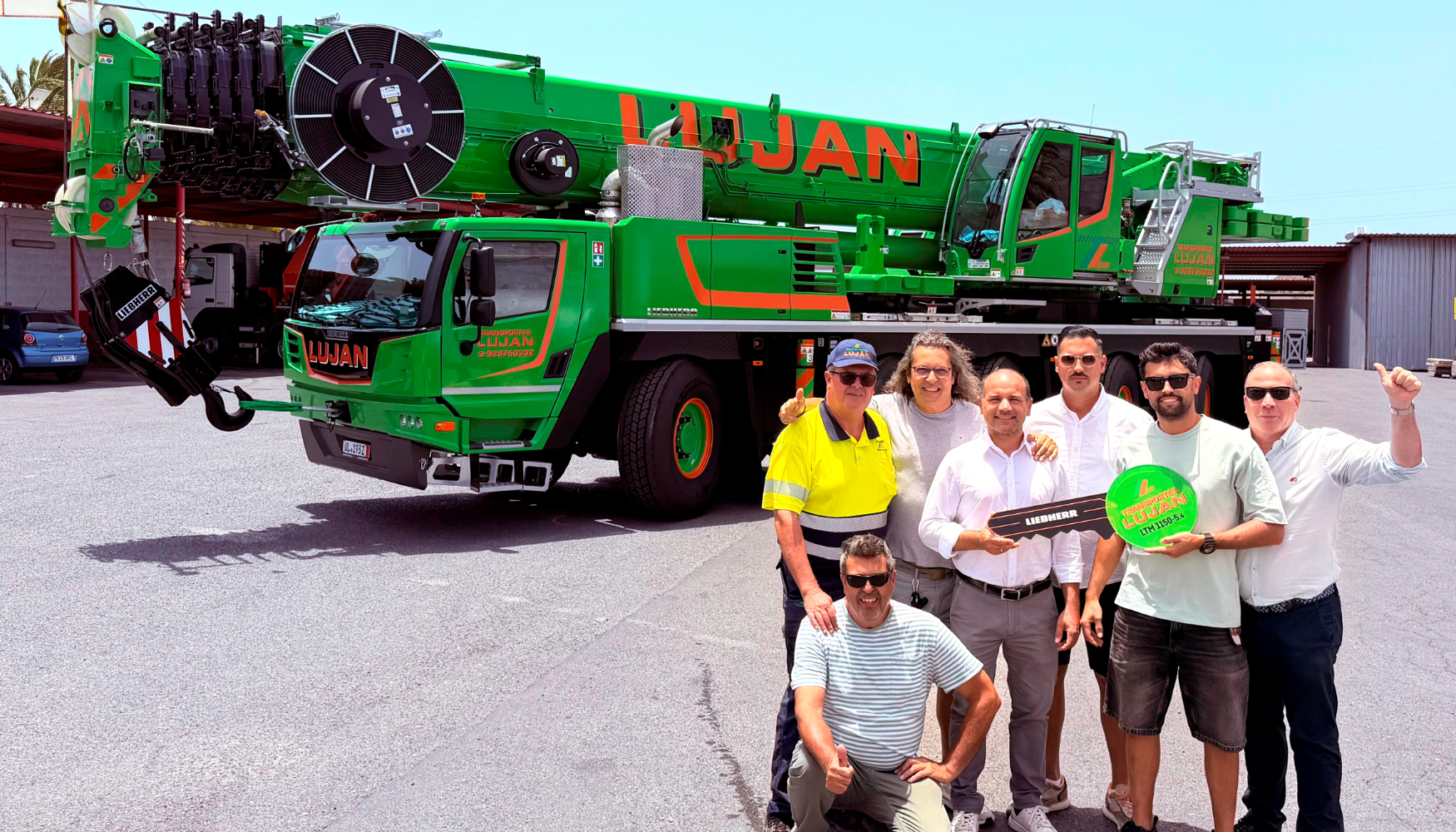 Entrega oficial de la gr�a m�vil Liebherr LTM 1150-5.4 de Transportes Luj�n...