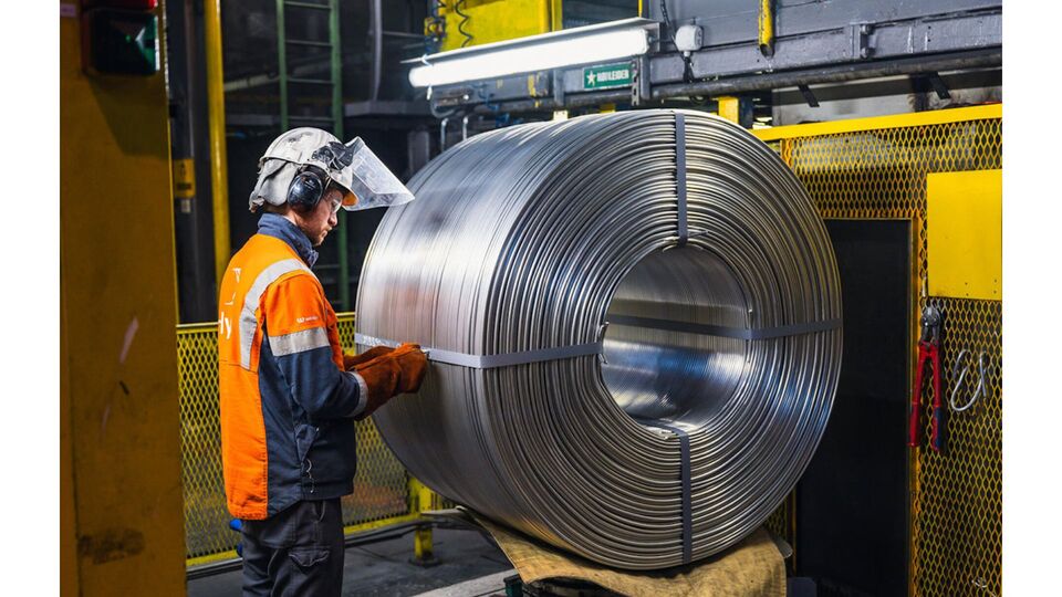 A unidade da Hydro em Karmoy produz fio-m�quina de alum�nio de baixo carbono destinado a infraestruturas de transporte e distribui��o de energia em...