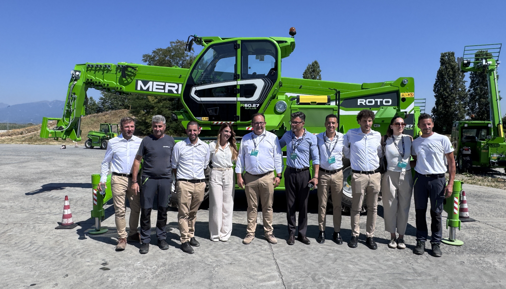 Foto de familia con el equipo de Merlo presente en el encuentro con la prensa espa�ola