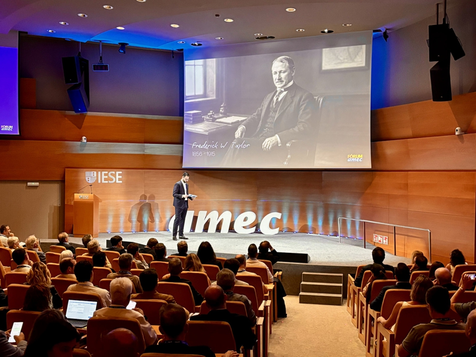 Alejandro Gallego, director del �rea de servicios de amec, abri� la jornada con una reflexi�n sobre la evoluci�n hist�rica de la productividad...