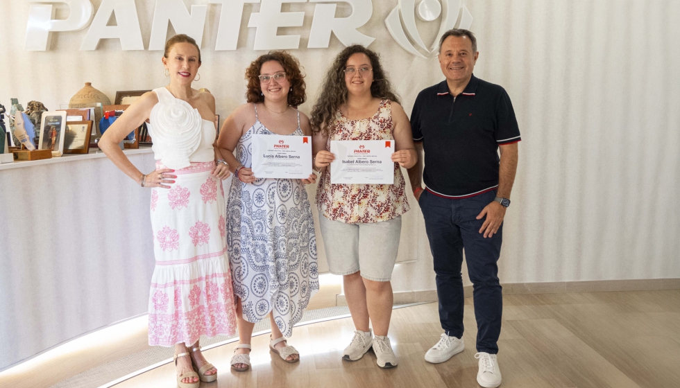 Luc�a e Isabel Albero Serna junto a los CEO de Panter, Roc�o y Ram�n Pajares