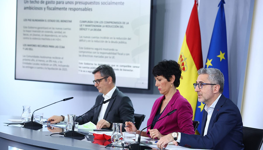 El ministro de la Presidencia, Justicia y Relaciones con las Cortes, F�lix Bola�os; la ministra de Inclusi�n...