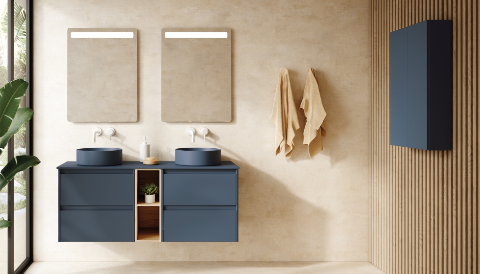 La colecci�n Alfa Modular incorpora acabados como Azul Ocean (en la imagen) y Arena Mate para personalizar el espacio de ba�o...