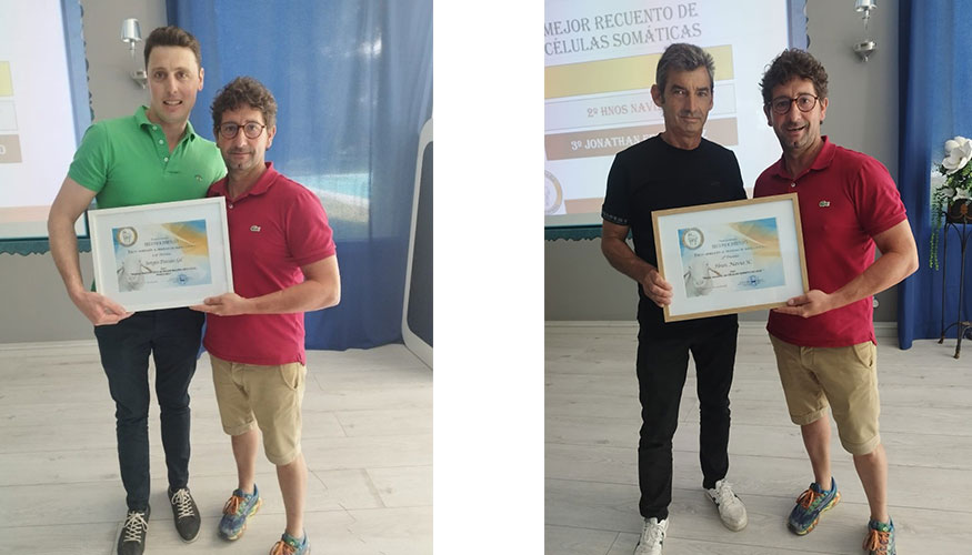 Jos� Antonio Santamarta, presidente de Assafe, entrega los premios a las ganader�as de Daniel Pais�n Gil (izquierda)...