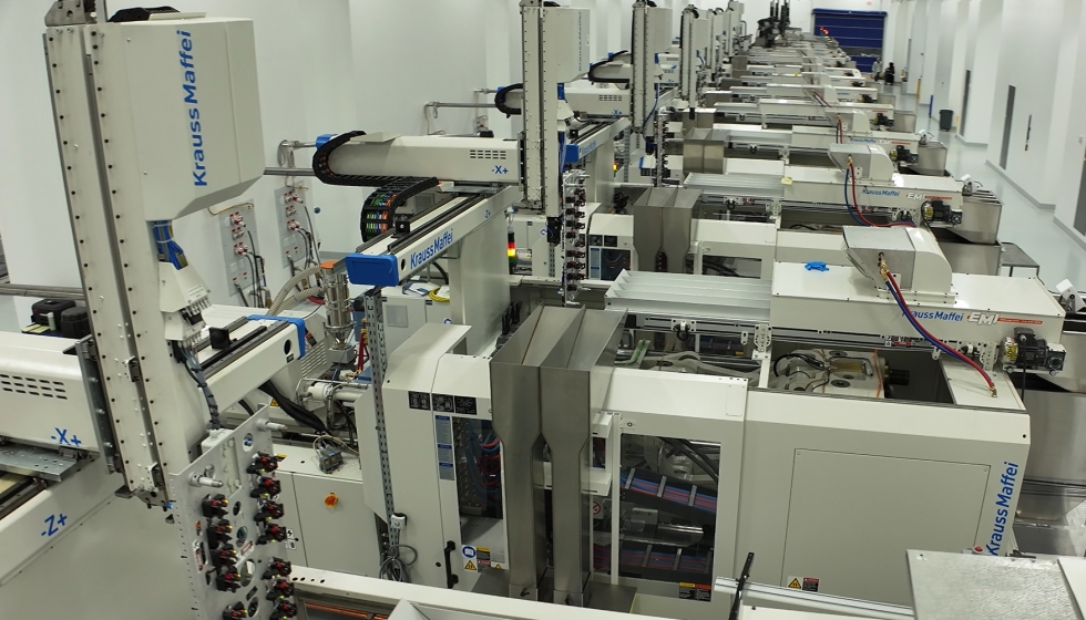 M�quinas de inyecci�n totalmente el�ctricas PX de KraussMaffei equipadas con robots lineales LRX en las instalaciones de producci�n de MGS en...