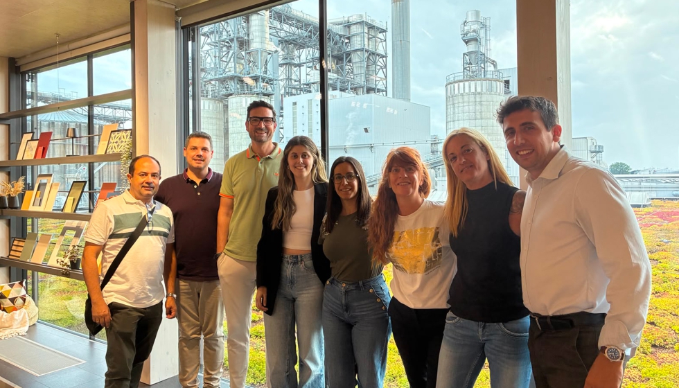 La visita de la delegaci�n de Gabarr� incluy� un recorrido por las instalaciones de Egger Flooring en Wismar y un avance de las novedades que la...