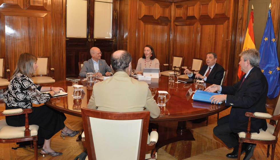 El ministro Luis Planas se re�ne con la nueva presidenta del Consejo Regulador de la DOP Cava, Marta Vidal, tras su reciente nombramiento...