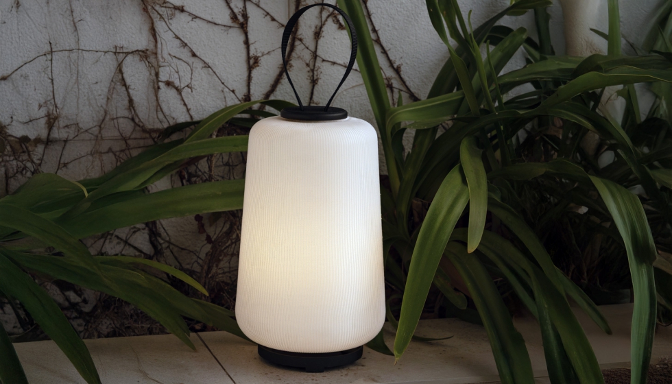 Protecci�n IP54 y una est�tica serena y atemporal dise�ada para integrarse en terrazas, jardines, patios y espacios hospitality...