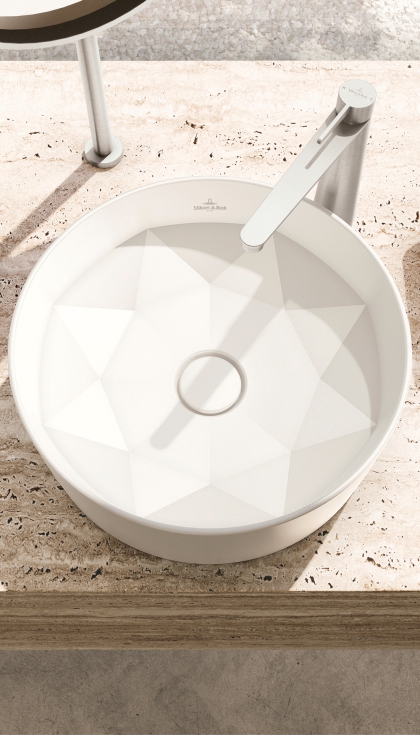 La superficie interior de Octagon reproduce un oct�gono perfecto mediante un elaborado trabajo de modelado cer�mico...